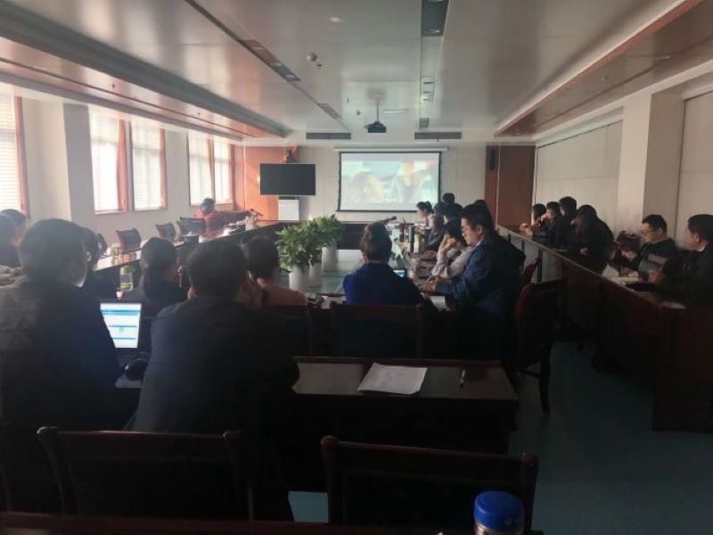 公司組織黨員、員工觀看廉潔警示教育題材電影《決不姑息》